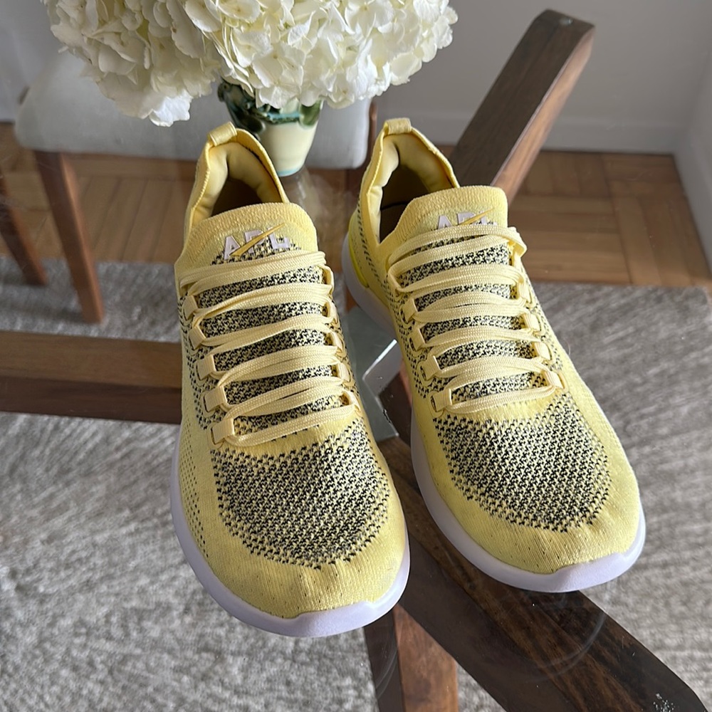 EUC APL Techloom Breeze yellow size 9
